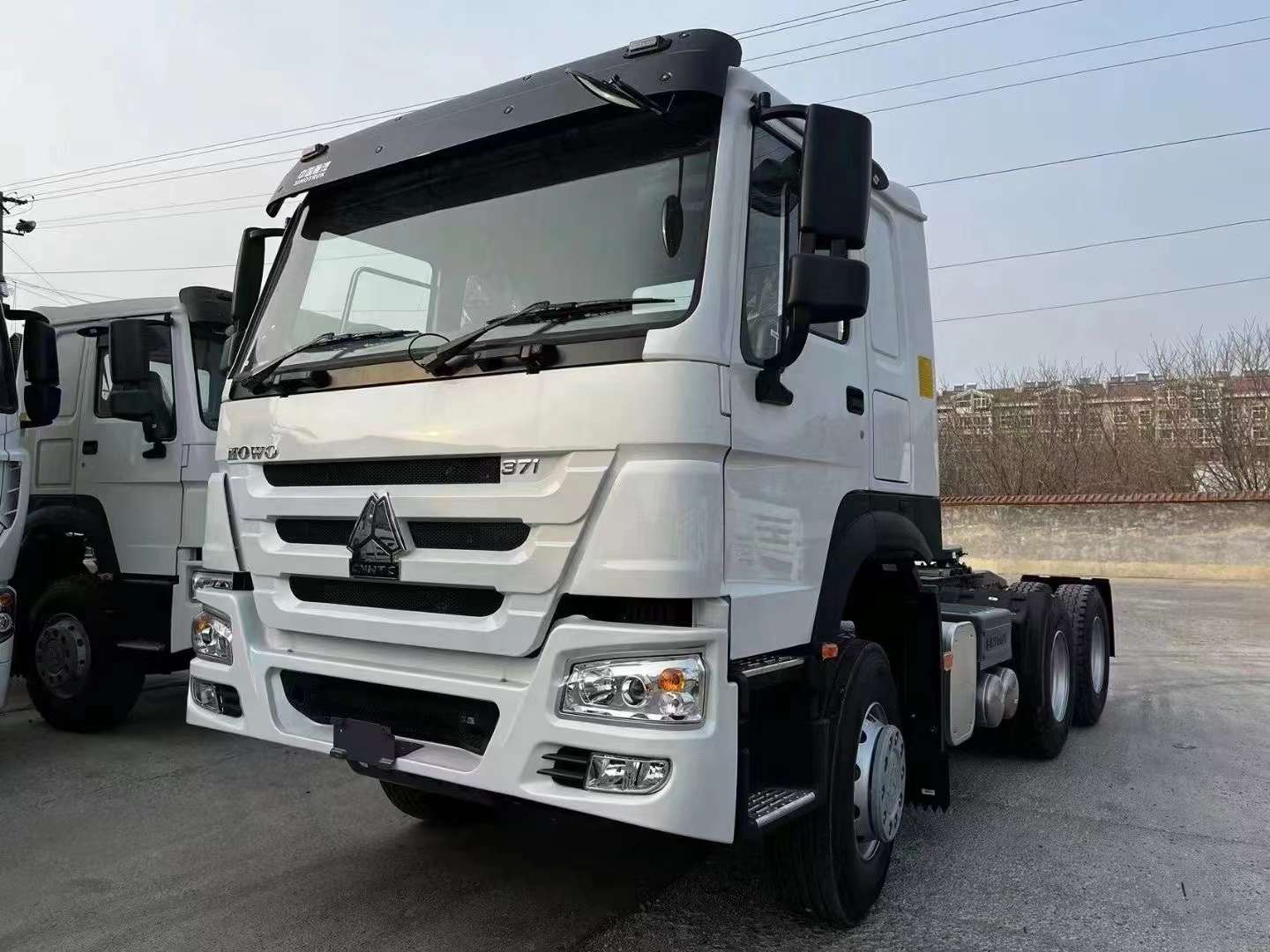 SINOTRUK HOWO 10-KOŁOWY CIĄGNIK CIĘŻAROWY SĄ GOTOWE DO WYSYŁKI